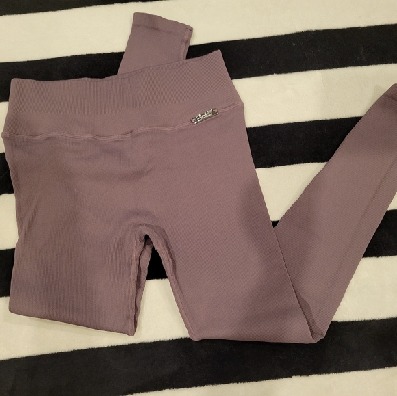 🚫SOLD🚫✨️BOMBSHELL INSPIRED SEAMLESS LEGGINGS SZ. SMALL✨️ - Picture 8 of 12